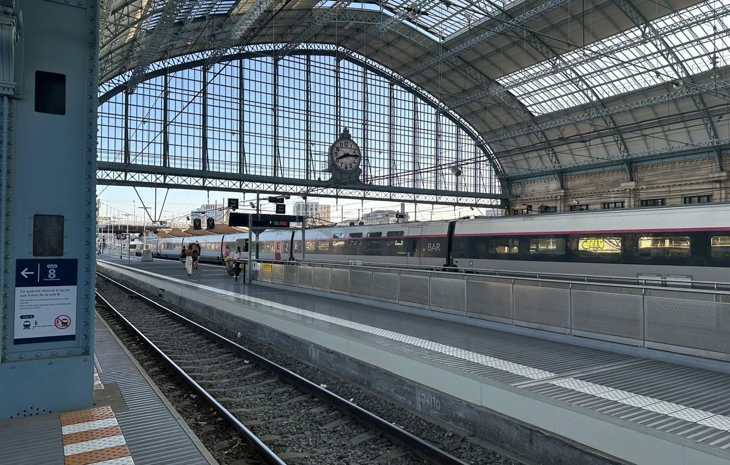 “Huele a quemado”… En la estación de Burdeos, los viajes interrumpidos y el fuego están en la mente de todos “Huele a quemado”… En la estación de Burdeos, los viajes interrumpidos y el fuego están en la mente de todos